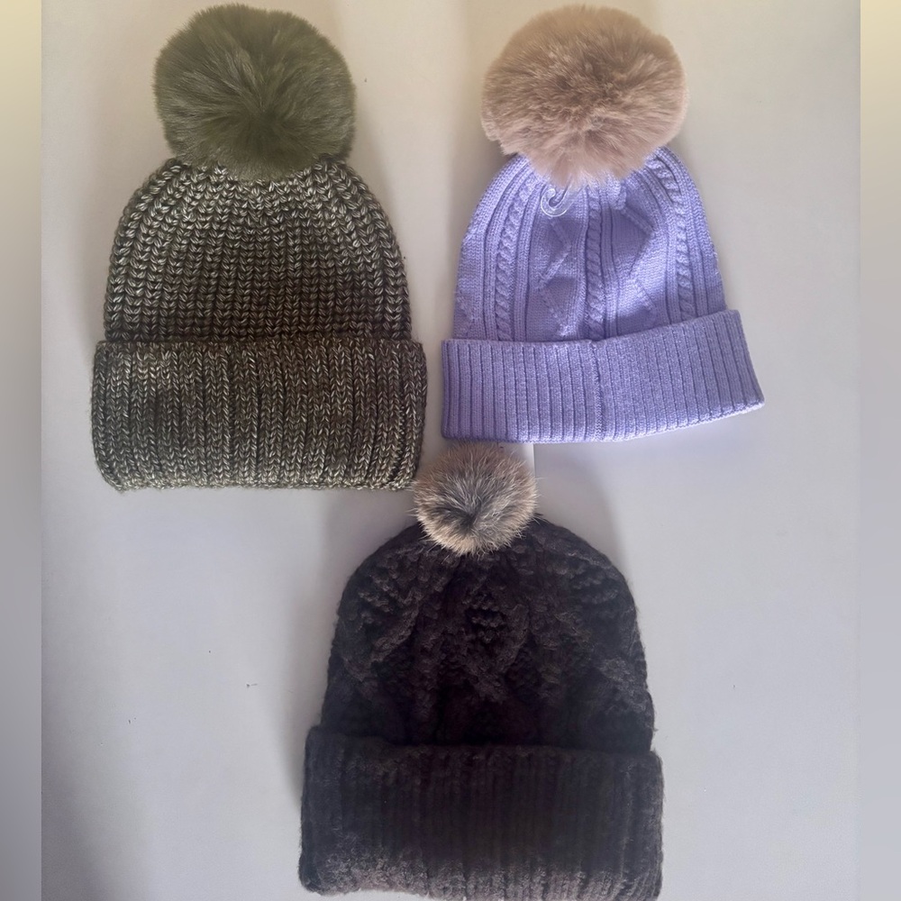 Set of 3 beanies with pompom